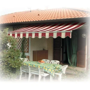 Tenda da sole a bracci con sistema di fissaggio a barra quadra