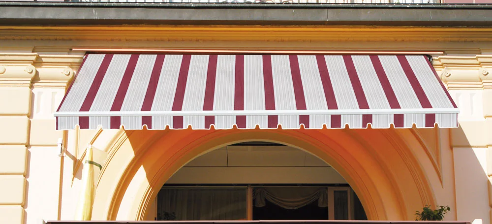 Tenda da sole a caduta. Disponibile in varie misure e colori